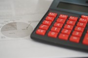 紙黃金的交易方式和風險是什么？這種交易方式如何影響投資者的資產(chǎn)配置？