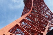 自由度高、畫面精美的免費游戲模仿大受歡迎，最刺激、畫面逼真的5V5在線戰(zhàn)斗游戲，眾玩家熱捧的完全免費游戲