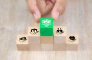 保險(xiǎn)理賠被拒后訴訟費(fèi)用由誰(shuí)承擔(dān)？