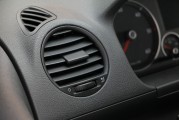 車輛后視鏡如何調(diào)整以獲得最佳視野？調(diào)整后視鏡對駕駛安全有何重要性？
