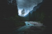 夢中的雨滴，家中的漏雨之夢，夢雨滴與家之漏雨之夢