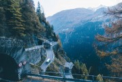 夢中的山路行，夢行山路，追尋心靈之旅