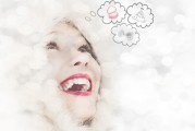 夢中之謎，關(guān)于夢到自己掉牙的解析，夢中之謎，解析夢中掉牙的象征意義