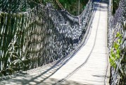 夢(mèng)中的橋，跨越現(xiàn)實(shí)與心靈的旅程