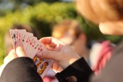 從免費小游戲到付費游戲的轉(zhuǎn)型之路——探索撲克桌上的商業(yè)機(jī)會，撲克桌上的商機(jī)，免費小游戲與付費游戲的轉(zhuǎn)變歷程