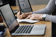 剖析在進(jìn)行數(shù)據(jù)分析時(shí)如何利用 Analytics 網(wǎng)站流量，Analytics 網(wǎng)站流量，數(shù)據(jù)驅(qū)動的分析和優(yōu)化策略