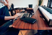 哈佛大學教授Jason Furman：人工智能不是在取代人類，而是與人類互補和合作