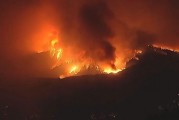 上萬座建筑被燒，經(jīng)濟(jì)損失超萬億！美國加州山火持續(xù)肆虐，拜登發(fā)聲，小特朗普炮轟