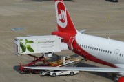 法國一架小飛機飛行表演時墜海，一名飛行員死亡