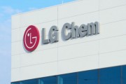 新能源汽車的充電樁普及率對市場有何影響？
