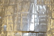 國際金價(jià)再創(chuàng)新高，水貝市場(chǎng)576元/克價(jià)格逼近前期高點(diǎn)！金條商家稱當(dāng)前價(jià)位“不好把握是該買還是該賣”