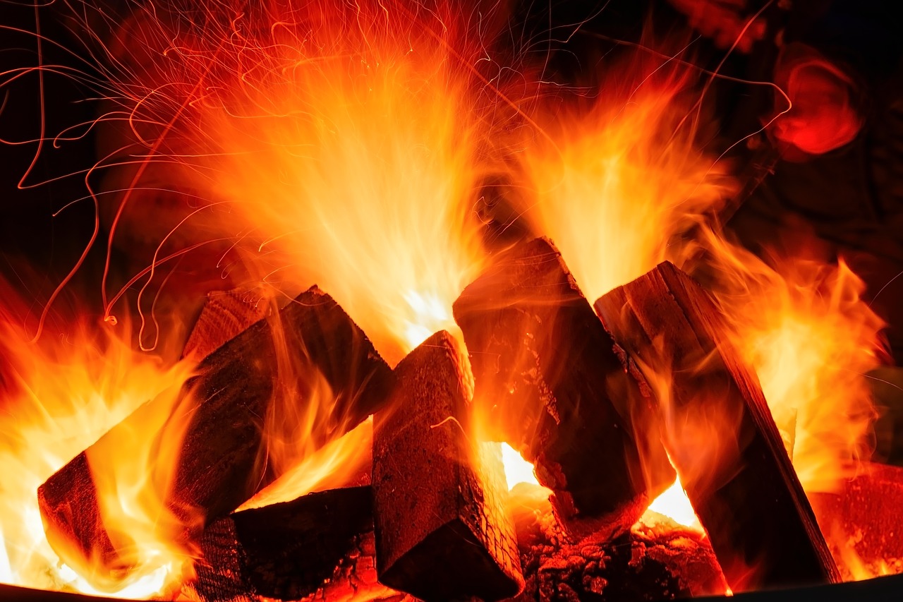 夢魘中的警報(bào)，夢到爆炸起火的解析與應(yīng)對