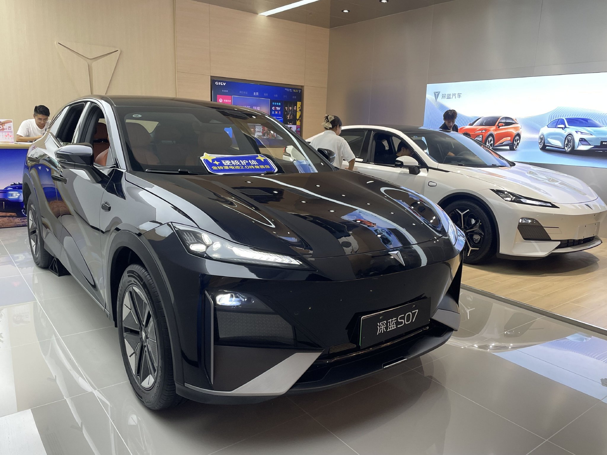 實(shí)探車(chē)市“金九銀十”：車(chē)企忙推新車(chē)，銷(xiāo)售加班到半夜，經(jīng)銷(xiāo)商有望擺脫虧損？