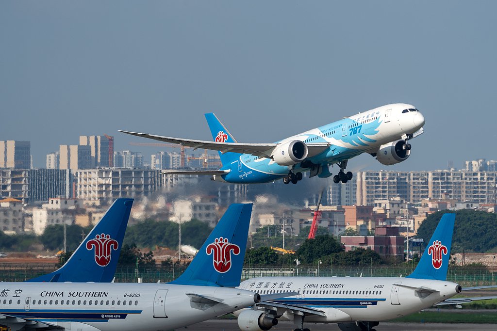 南航一波音787飛機疑似發(fā)生擦尾事故，知情人士：維修難度很大，可能會被拆解