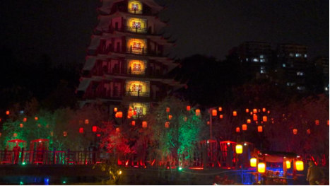水上苗鄉(xiāng)數(shù)字夜游，光峰科技以崖壁為幕打造光影世界