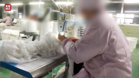 視頻丨一次性內(nèi)褲“爆雷”，徒手制作不滅菌