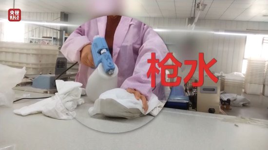 視頻丨一次性內(nèi)褲“爆雷”，徒手制作不滅菌